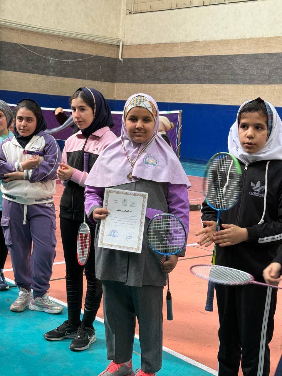 پیش دبستان و دبستان دخترانه آذردخت