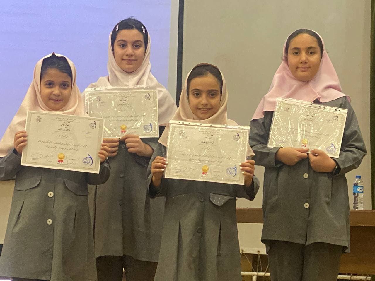 تقدیر و تجلیل از دانش آموزان رتبه اول کشوری در جشنواره علمی پژوهشی خواجه نصیر الدین طوسی